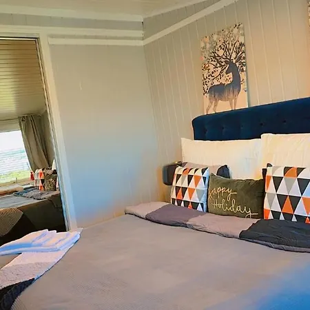 Room In Handsome Haven House Йёвик Экстерьер фото